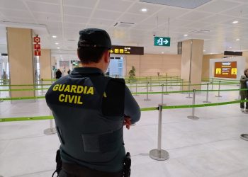 La Guardia Civil en el aeropuerto de Ibiza.