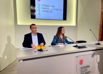 La consellera d’Habitatge, Territori i Mobilitat, Marta Vidal, i el director general d’Habitatge i Arquitectura, José Francisco Reynés.