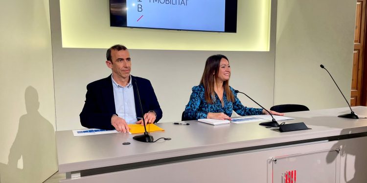 La consellera d’Habitatge, Territori i Mobilitat, Marta Vidal, i el director general d’Habitatge i Arquitectura, José Francisco Reynés.