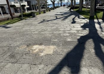 Estado del pavimento en el paseo de s'Alamera. Foto: PSOE de Santa Eulària