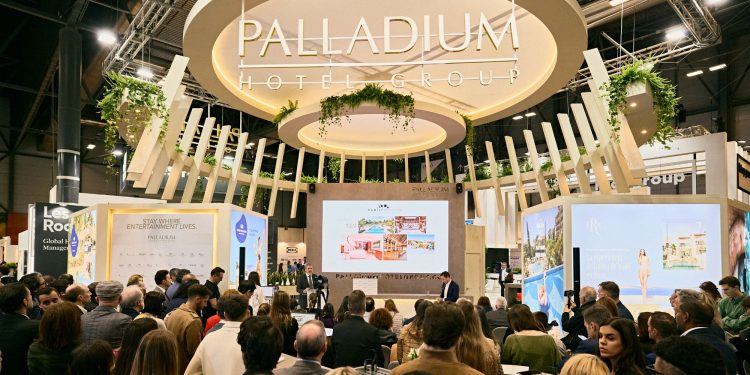 El estand de Palladium en Fitur durante la charla de Abel Matutes y Jesús Sobrino en la última edición de la feria.