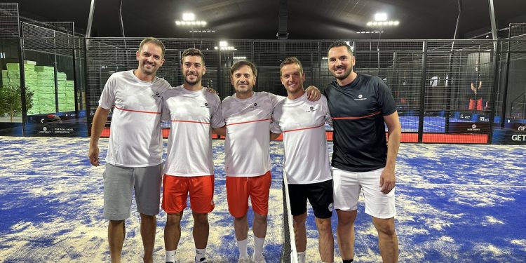 De izquierda a derecha, Jere Monti, Nil Paniello, José Mota, Dani Jaume y Antonio Vargas. Foto cedida a Noudiari