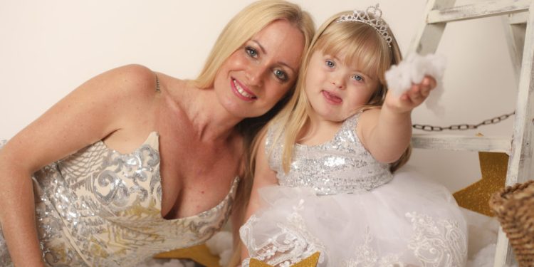 Emma Torres y su hija en una imagen de 2020.