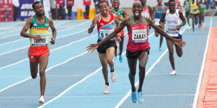 Edward Zakayo proclamándose campeón del mundo.