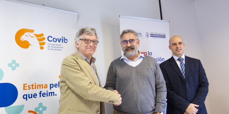 Imagen tras la firma del convenio con la presencia de Mateu Oliver, Ramon Garcia y Miguel Pascual.