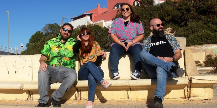 Los integrantes del  podcast Popaína, nominado a dos premios nacionales.
