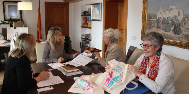 Un momento de la reunión celebrada hoy. Foto: Ayuntamiento de Santa Eulària