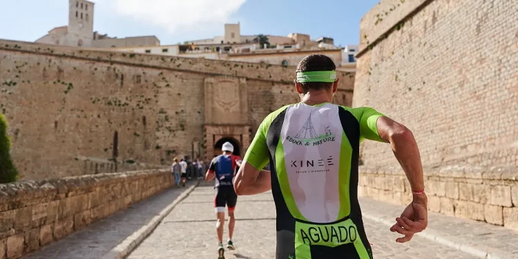 Una edición anterior del Ibiza Half Triatlon.