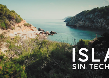 Fotograma con el que arranca 'Isla sin techo'.