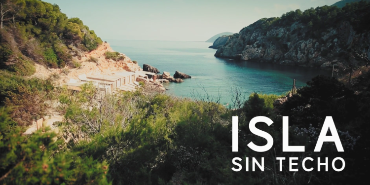 Fotograma con el que arranca 'Isla sin techo'.