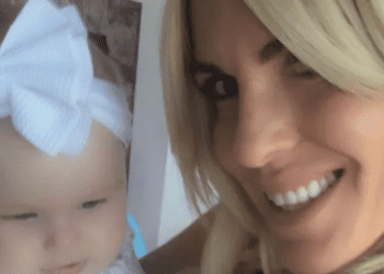 La mujer afectada en una imagen anterior a su enfermedad compartida en la plataforma de recaudación de fondos.