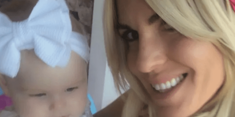 La mujer afectada en una imagen anterior a su enfermedad compartida en la plataforma de recaudación de fondos.