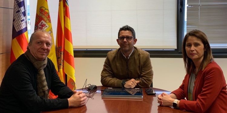 Juanjo Ferrer y Milena Herrera, con el alcalde de Ibiza, Rafa Triguero. Foto: FSE-PSOE
