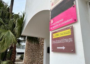 Oficina de Extranjería de Ibiza, ubicada en la Casa del Mar del Paseo Joan Carles I. Fotos Noudiari