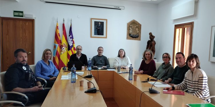 Reunión entre bomberos, Consell y sindicatos.