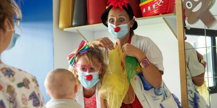 Actividad de Sonrisa Médica en el hospital Can Misses. Foto: Sonrisa Médica