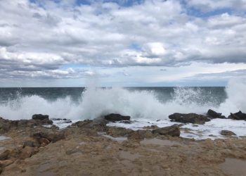 Viento y oleaje en la costa de Ibiza, en una imagen de archivo.