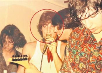 Javier Milei, en la imagen rodeado con un círculo, en su etapa de cantante de Everest, una banda de rock que fundó con varios amigos, entre ellos Hernán Boracchia. Imagen cedida a Noudiari por Hernán Boracchia.