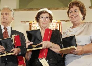 Lina Bufí recibe la Medalla de Oro de la Ciudad de Ibiza en 2012