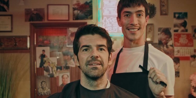 Miguel Ángel Muñoz y Kuni Tomita en 'Tu tijera en mi oreja'.