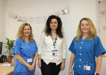 De izquierda a derecha, María José Vidal,  Ana María Ribas y la nueva logopeda, Laia Serra