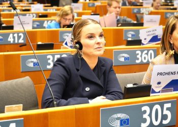 Marga Prohens en el Comité Europeo de las Regiones del Parlamento Europeo.