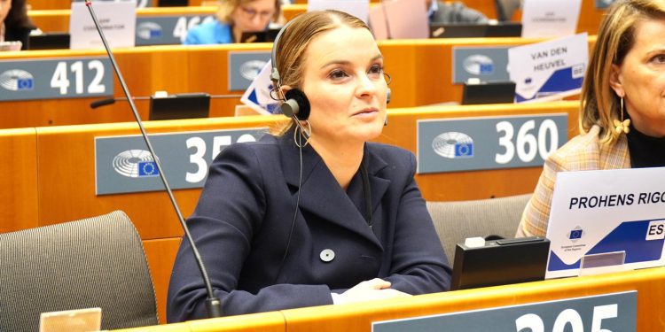 Marga Prohens en el Comité Europeo de las Regiones del Parlamento Europeo.