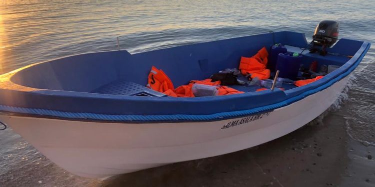 Imagen de archivo de una patera.