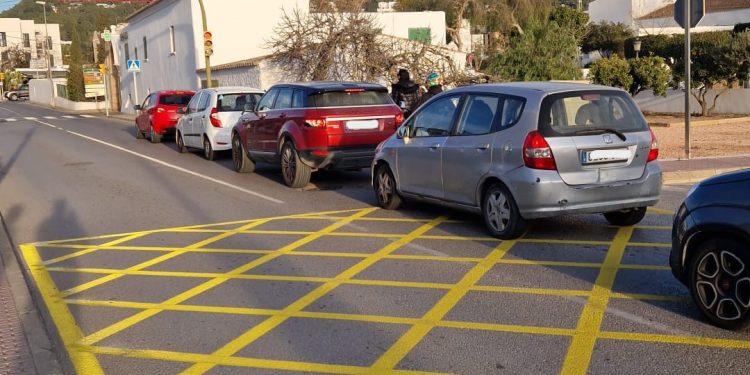 Colas de coches en Jesús