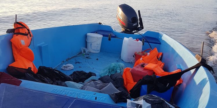 Imagen de archivo del interior de una patera llegada a las costas pitiusas.