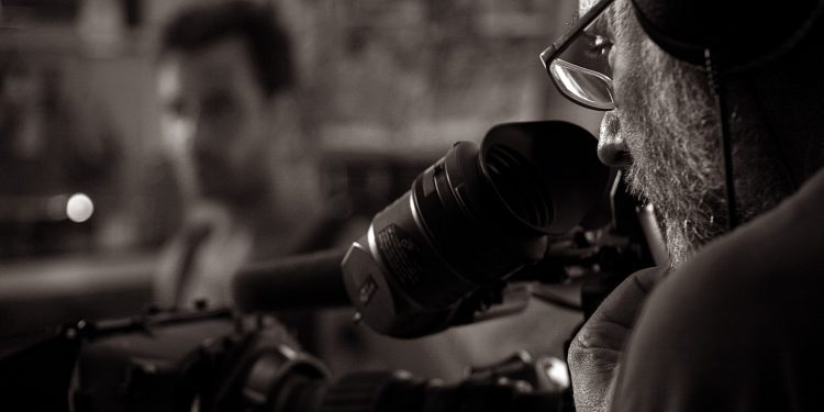 El cineasta Fernando Monge, durante uno de sus trabajos. Foto: Alejandro Marí Escalera