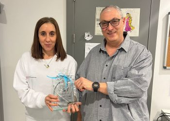 Entrega del galardón. Foto: Asperger Ibiza y Formentera