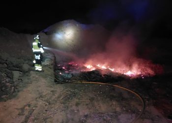 Imagen de Bomberos de una quema descontrolada en Sant Antoni, hoy martes a las 9.15 horas. La primera del dia.