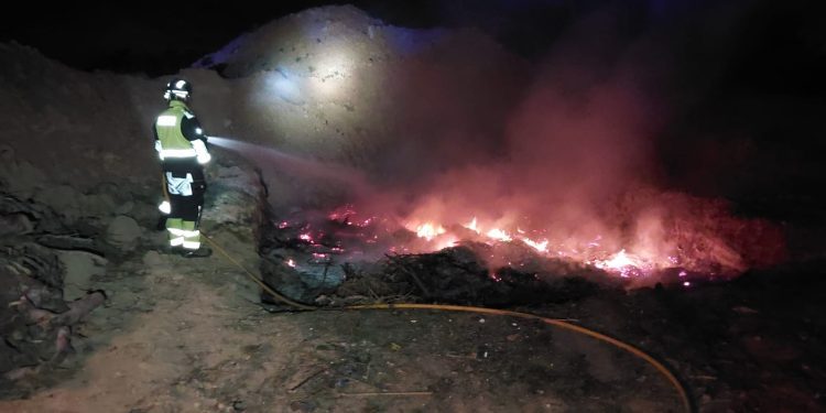 Imagen de Bomberos de una quema descontrolada en Sant Antoni, hoy martes a las 9.15 horas. La primera del dia.