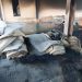 A consecuencia de las llamas se han calcinado diferentes enseres y muebles que estaban en la zona en obras del hotel Fenicia de Santa Eulària. Imagen Bomberos de Ibiza