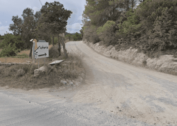 Desvío de la carretera de Comte que lleva al hotel Victoria.