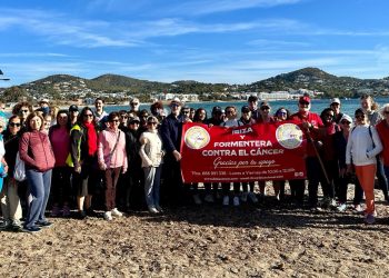 Participantes en una caminata de IFCC.