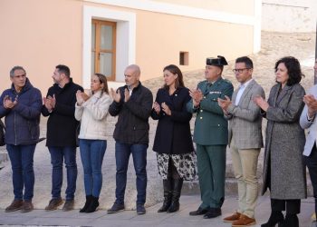 Aplauso final tras el minuto de silencio en el Ayuntamiento de Ibiza.
