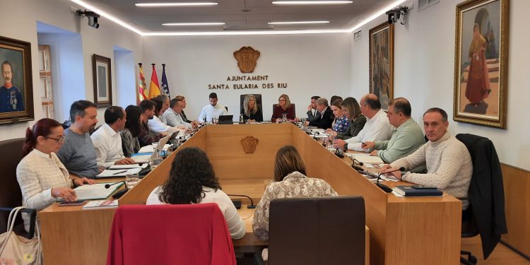 Pleno del Ayuntamiento de Santa Eulària, en una imagen de archivo.