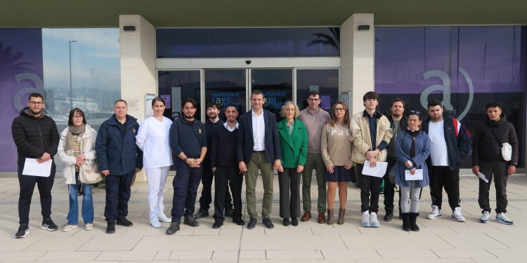 Recepción de los nuevos trabajadores en el Ayuntamiento. Foto: Ayuntamiento de Sant Antoni