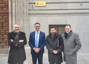 Antoni Costa, segundo por la izquierda, se ha desplazado a Madrid para perfilar el texto. Foto: Govern balear