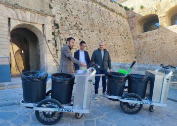Presentación de los nuevos vehículos. Foto: Ayuntamiento de Ibiza