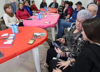 Un momento de la actividad, que ha tenido lugar en el Club de Majors de Santa Eulària. Foto: Ayuntamiento de Santa Eulària