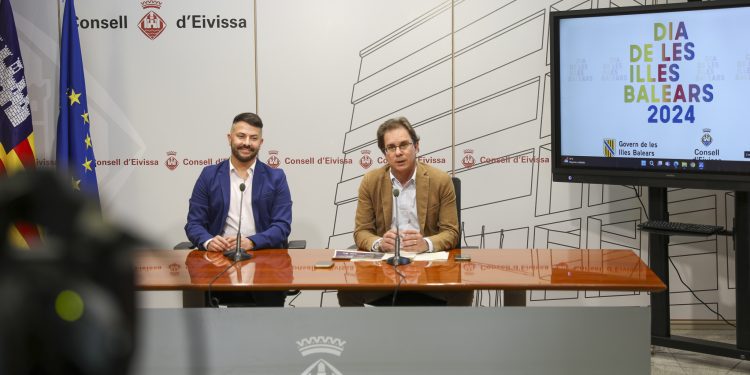 Torres y Llosa, en la presentación.