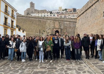 Visita a Dalt Vila, una de las actividades realizadas. Fotos: IES Sa Colomina