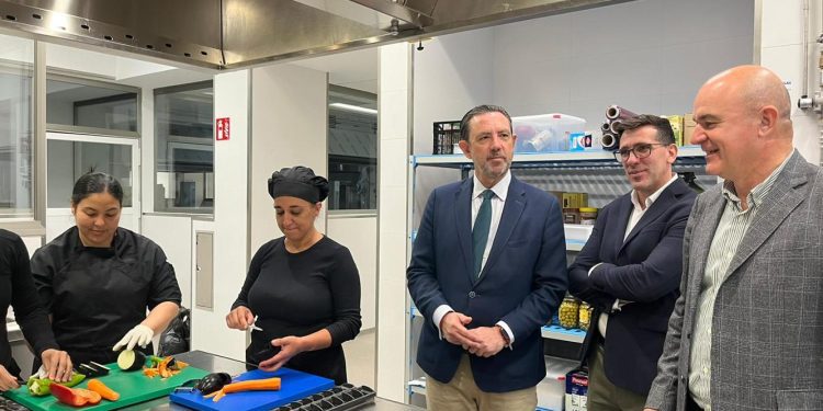 Imagen de la apertura de la Escola d'Hosteleria.
