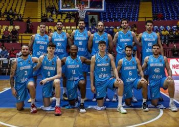 Iglesias, de pie con el dorsal número 35. Foto: FIBA Américas