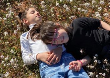 Lola y su hermana melliza. Fotografías cedidas por la familia.