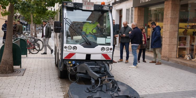Nueva maquinaria en pruebas. Foto: Ayuntamiento de Ibiza