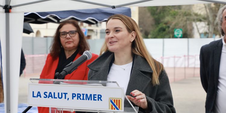 Marga Prohens, en la comparecencia tras la colocación de la primera piedra del centro de salud de Pollença. Foto: Govern balear